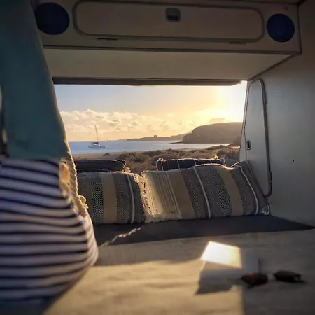 Camelvans Lanzarote California Volkswagen T3 キャンプ場 カレタ・デ・ファマラ