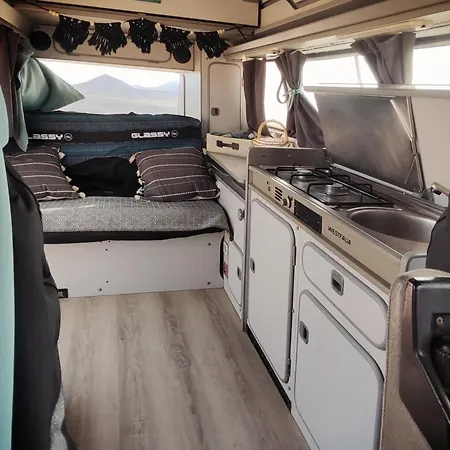 Camelvans Lanzarote California Volkswagen T3 キャンプ場